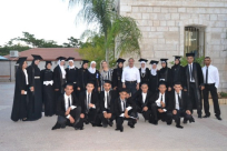 بالصور: مدرسة الهدى في الرملة تخرج الفوج الثاني من صفوف الثاني عشر بحفل بهيج 